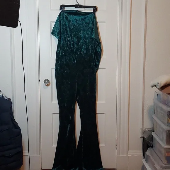 Fashion Nova Velvet Jumpsuit in Hunter - Picture 5 of 16
